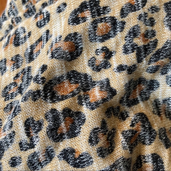 Cheetah Print knot tee - Picture 4 of 4